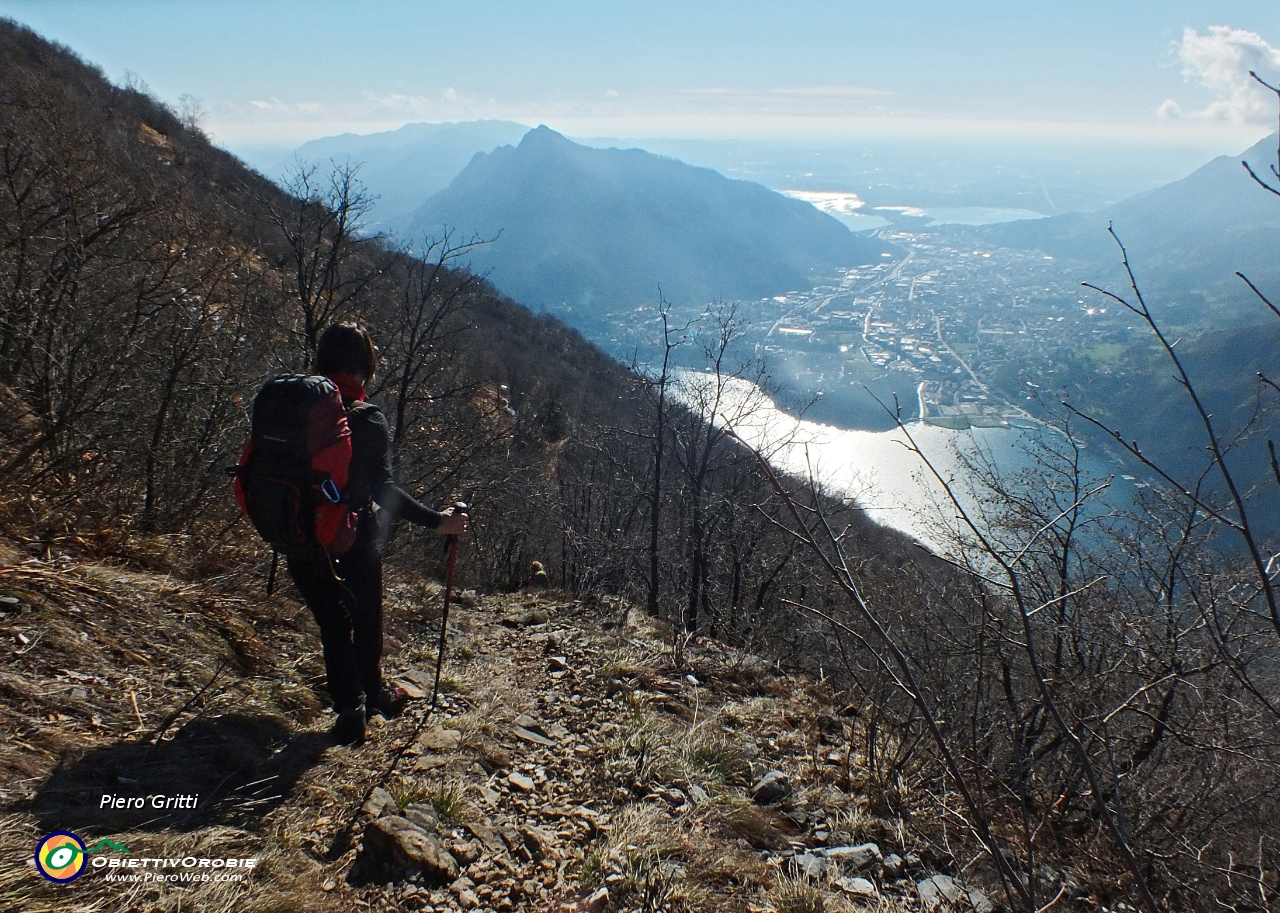 80 vista verso  Valmadrera e i laghi....JPG